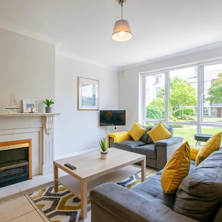 67 - The Townhouse By Shortstays Holiday home *