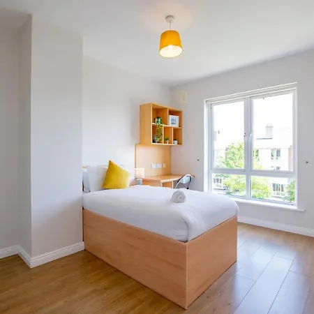 67 - The Townhouse By Shortstays Holiday home *