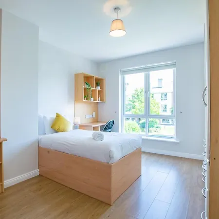 90 - 4bed Townhouse By Shortstays - Ideal Group Γκάλγουεϊ